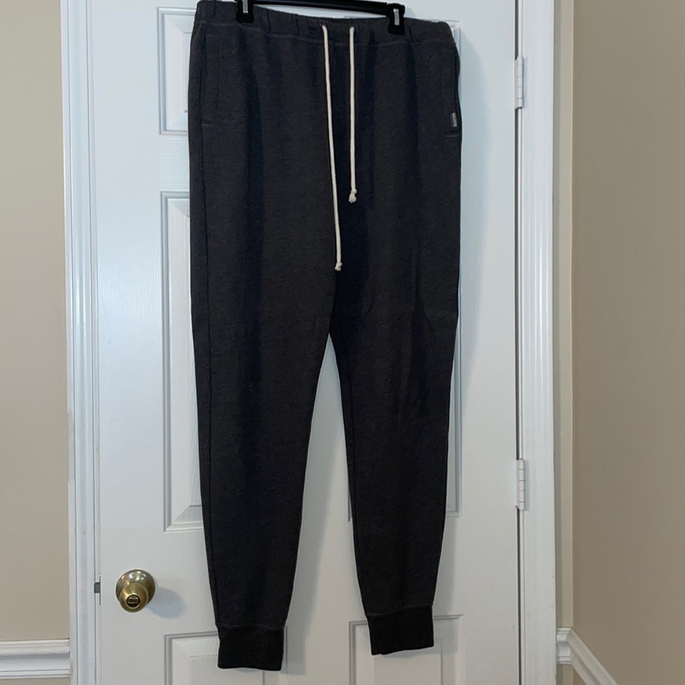 Hollister joggers